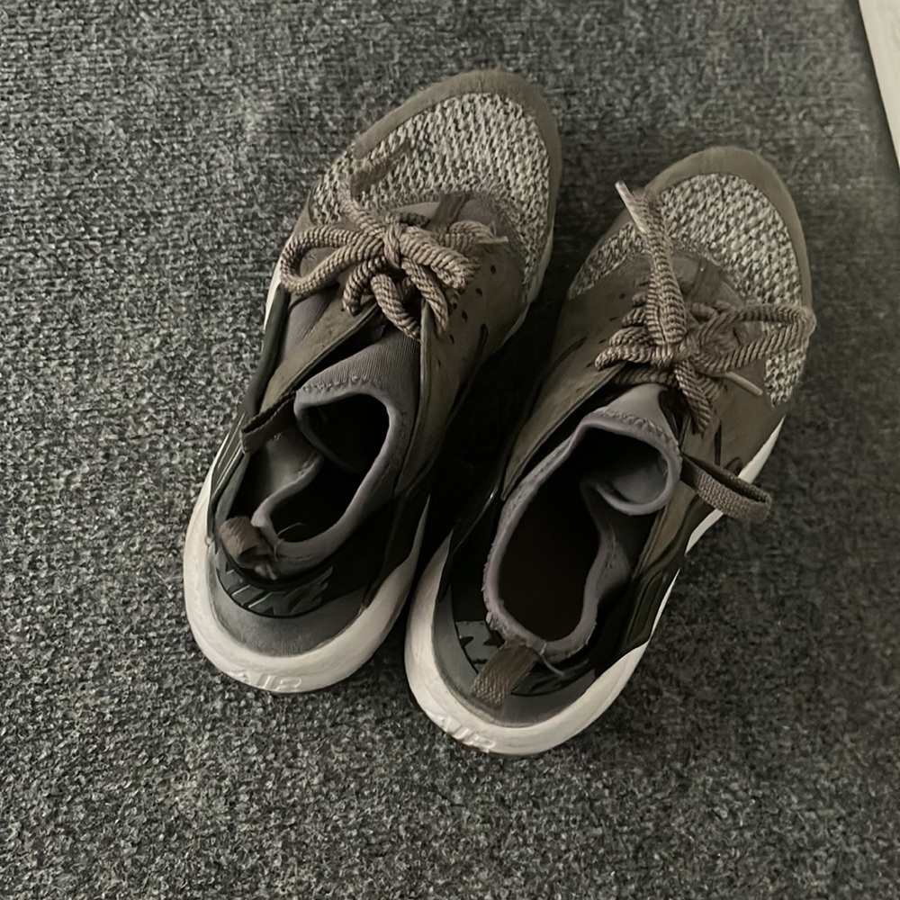 Nike shoes size 7 youth